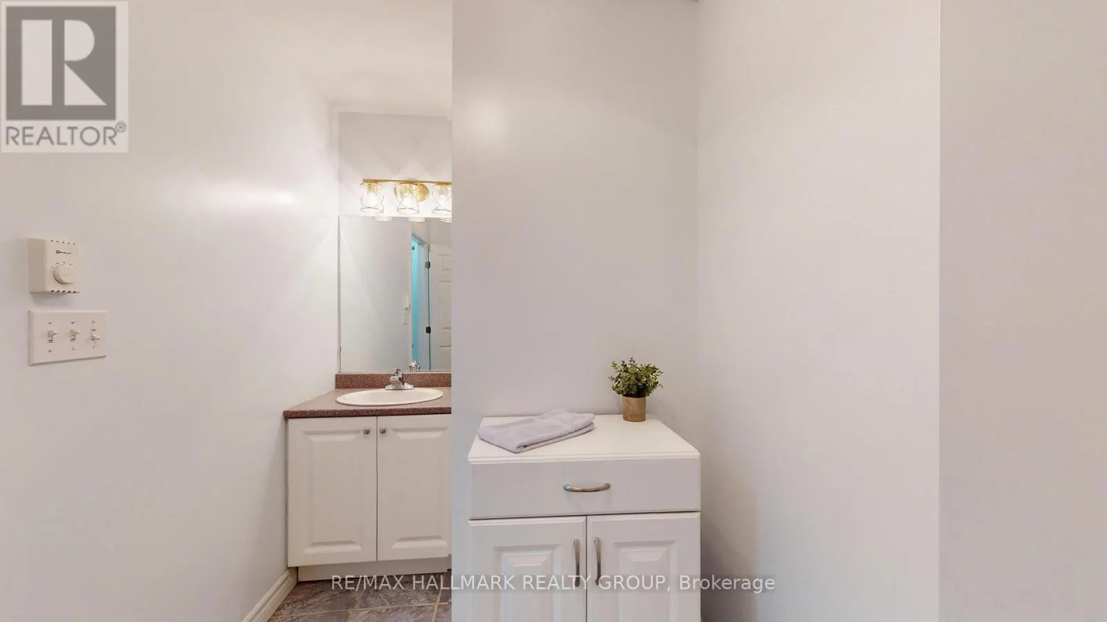 1102 - 237 OAK STREET W