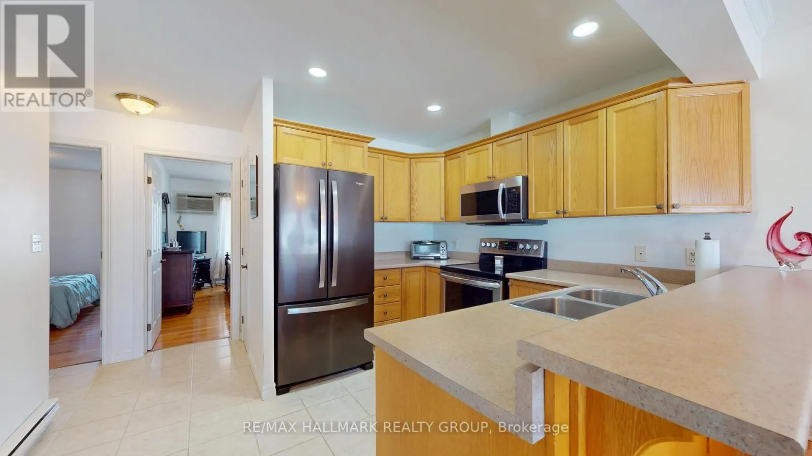 1102 - 237 OAK STREET W