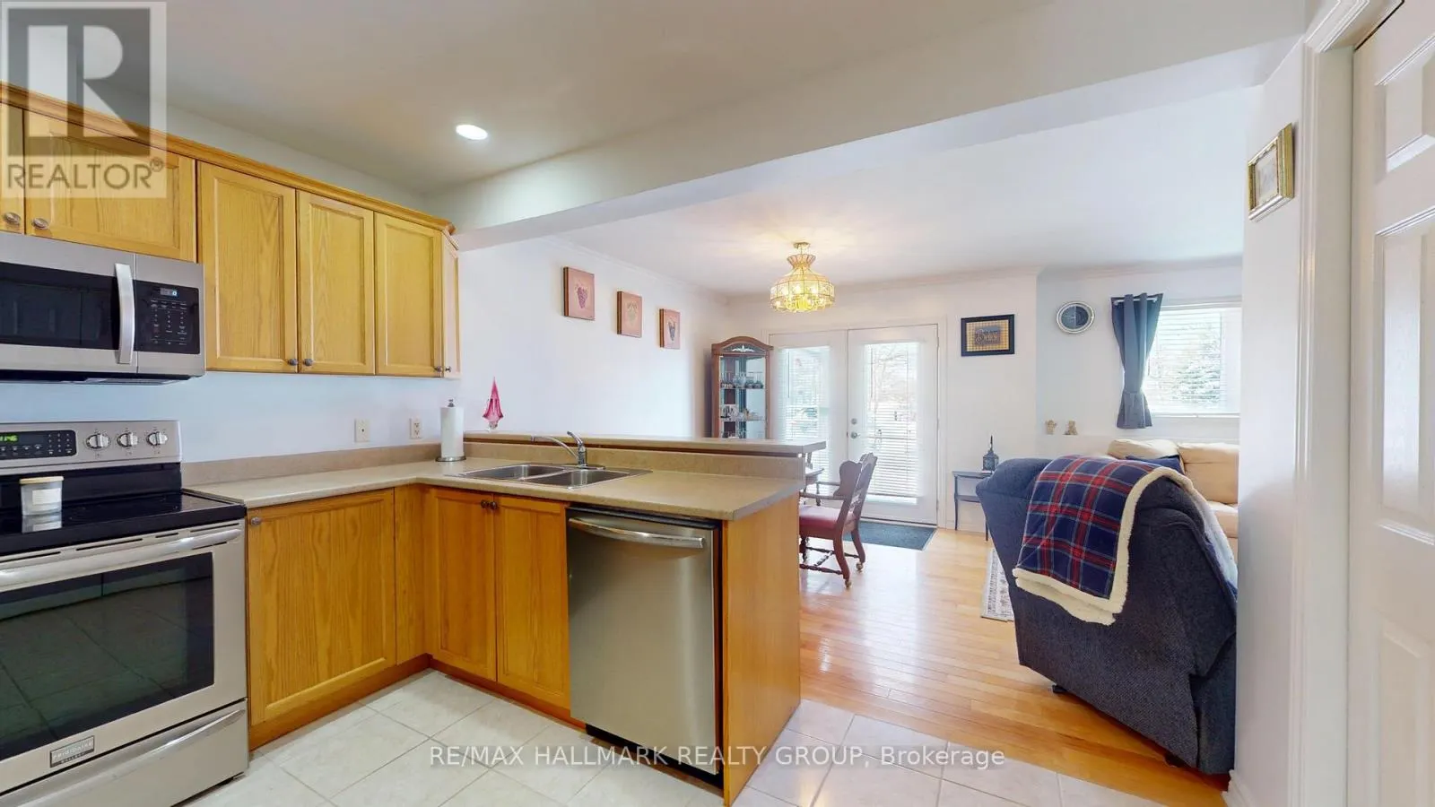 1102 - 237 OAK STREET W