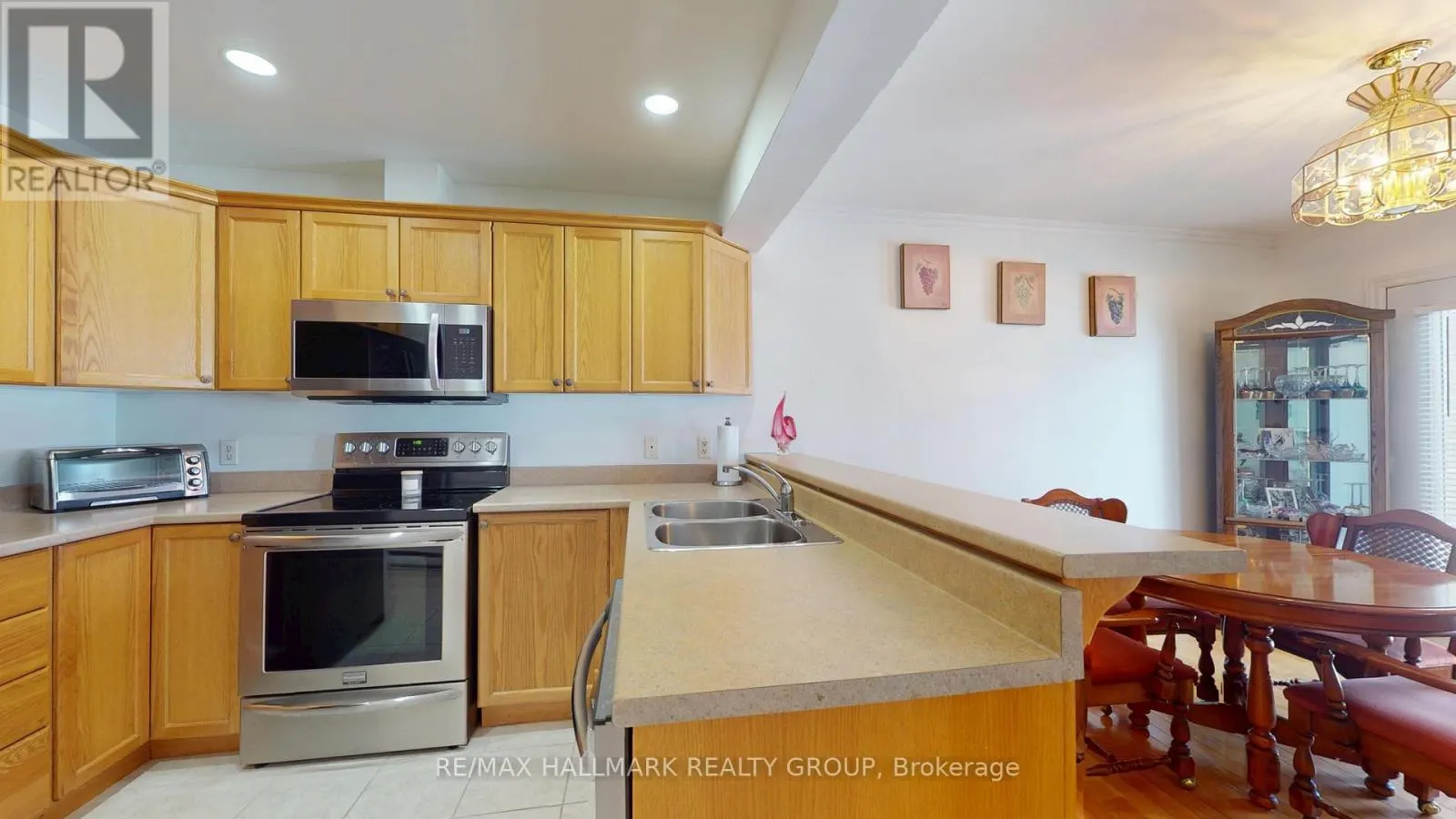 1102 - 237 OAK STREET W