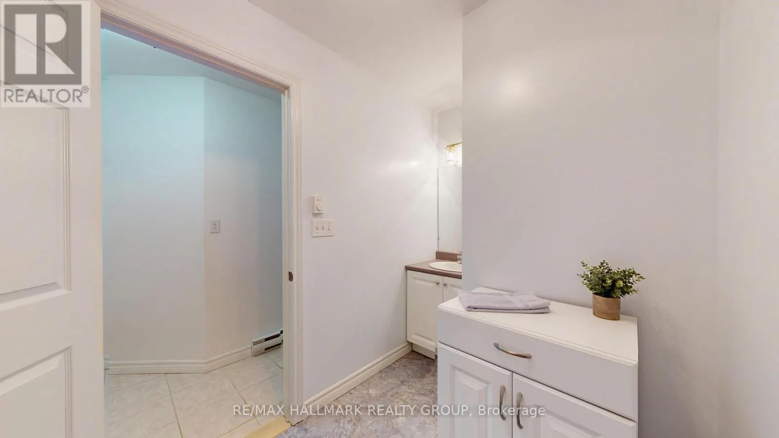 1102 - 237 OAK STREET W