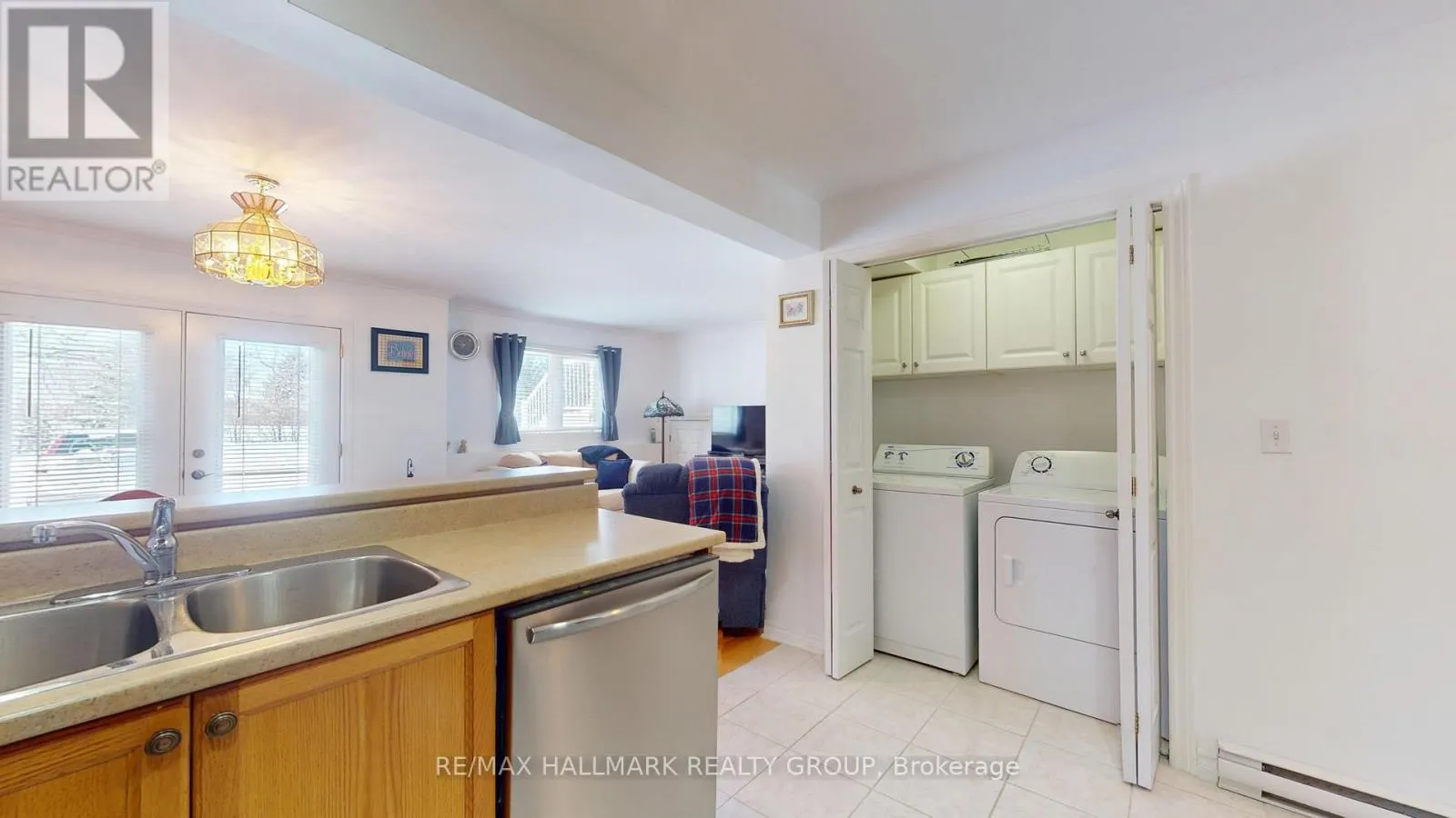 1102 - 237 OAK STREET W