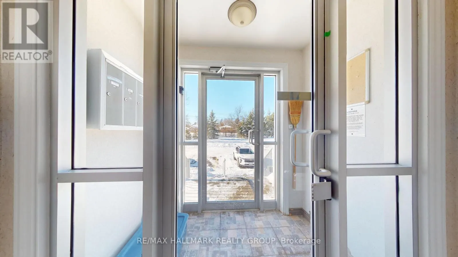 1102 - 237 OAK STREET W
