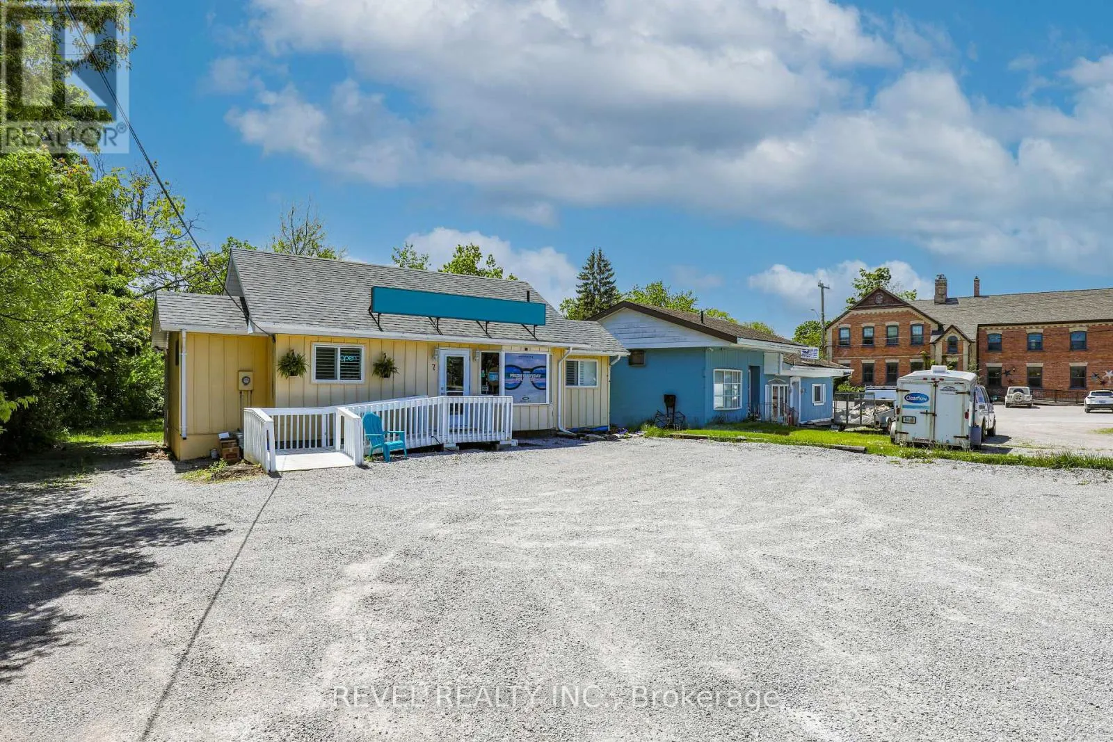 7 KINGSWAY DRIVE