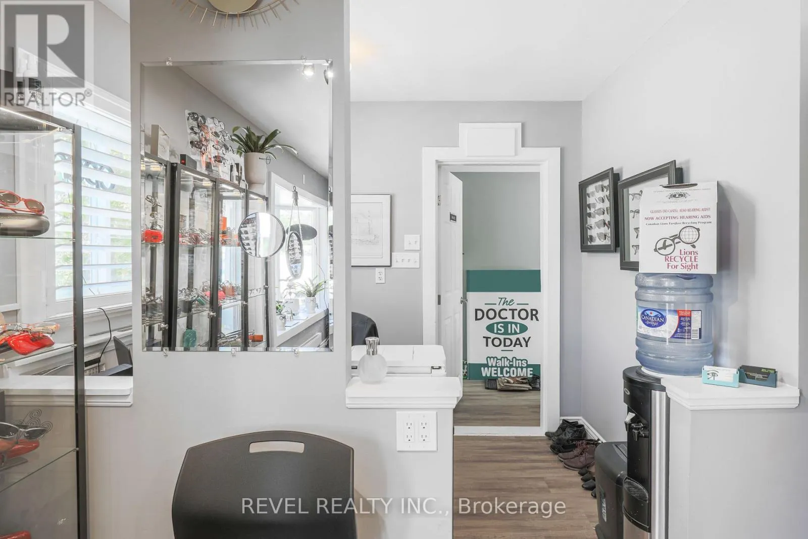7 KINGSWAY DRIVE