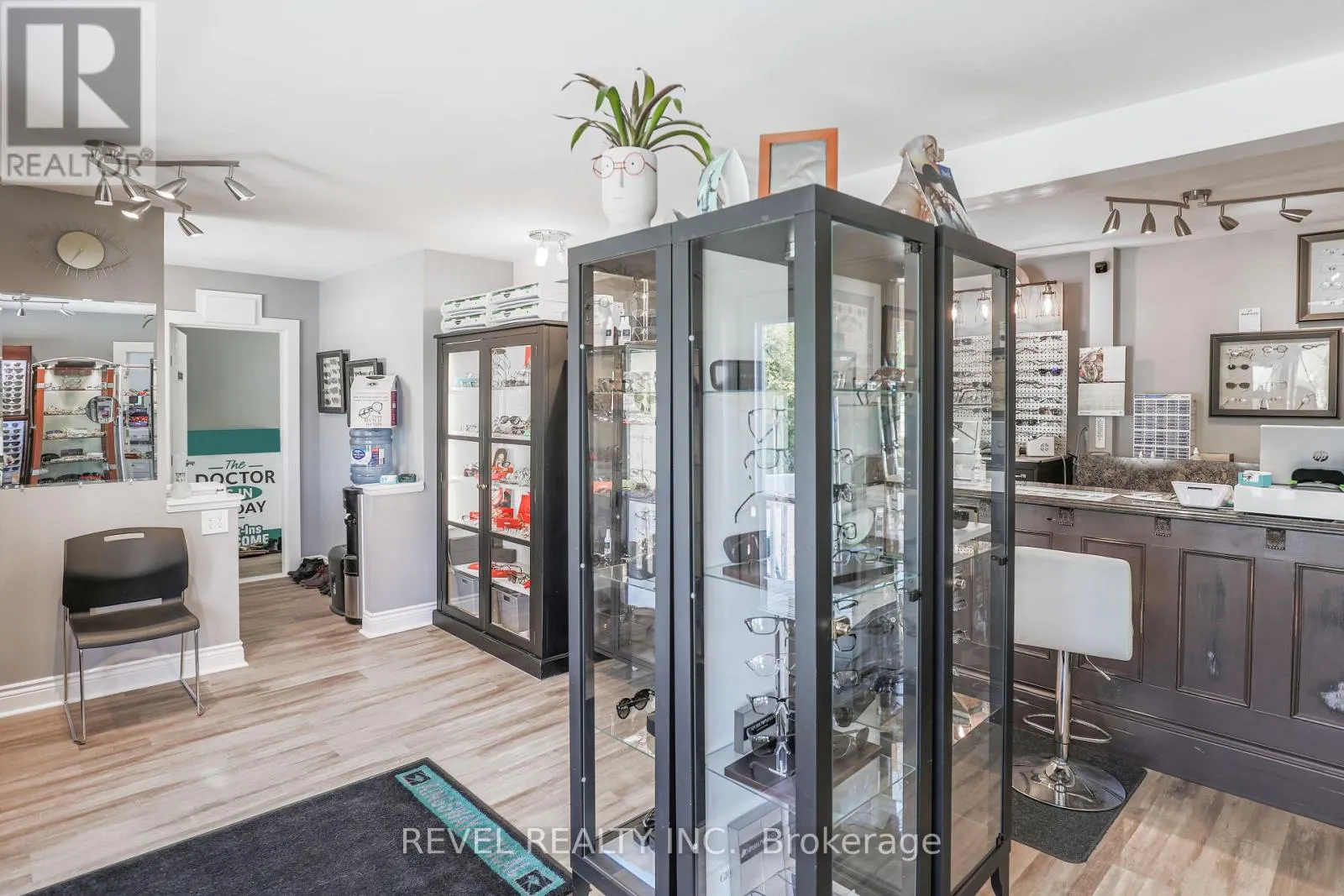 7 KINGSWAY DRIVE