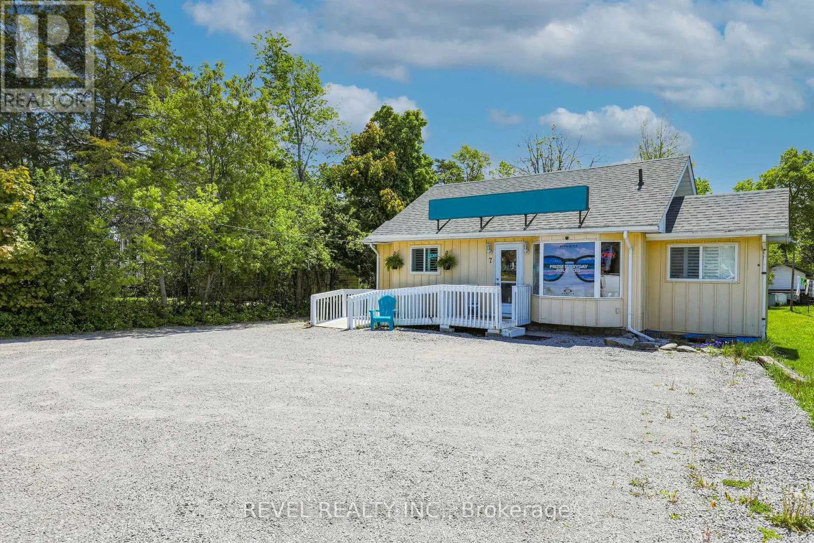 7 KINGSWAY DRIVE