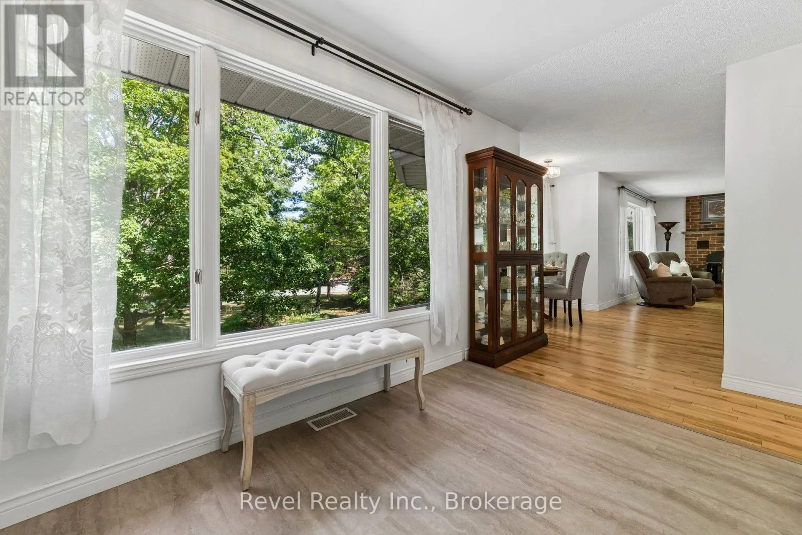 18 BESSIE AVENUE S