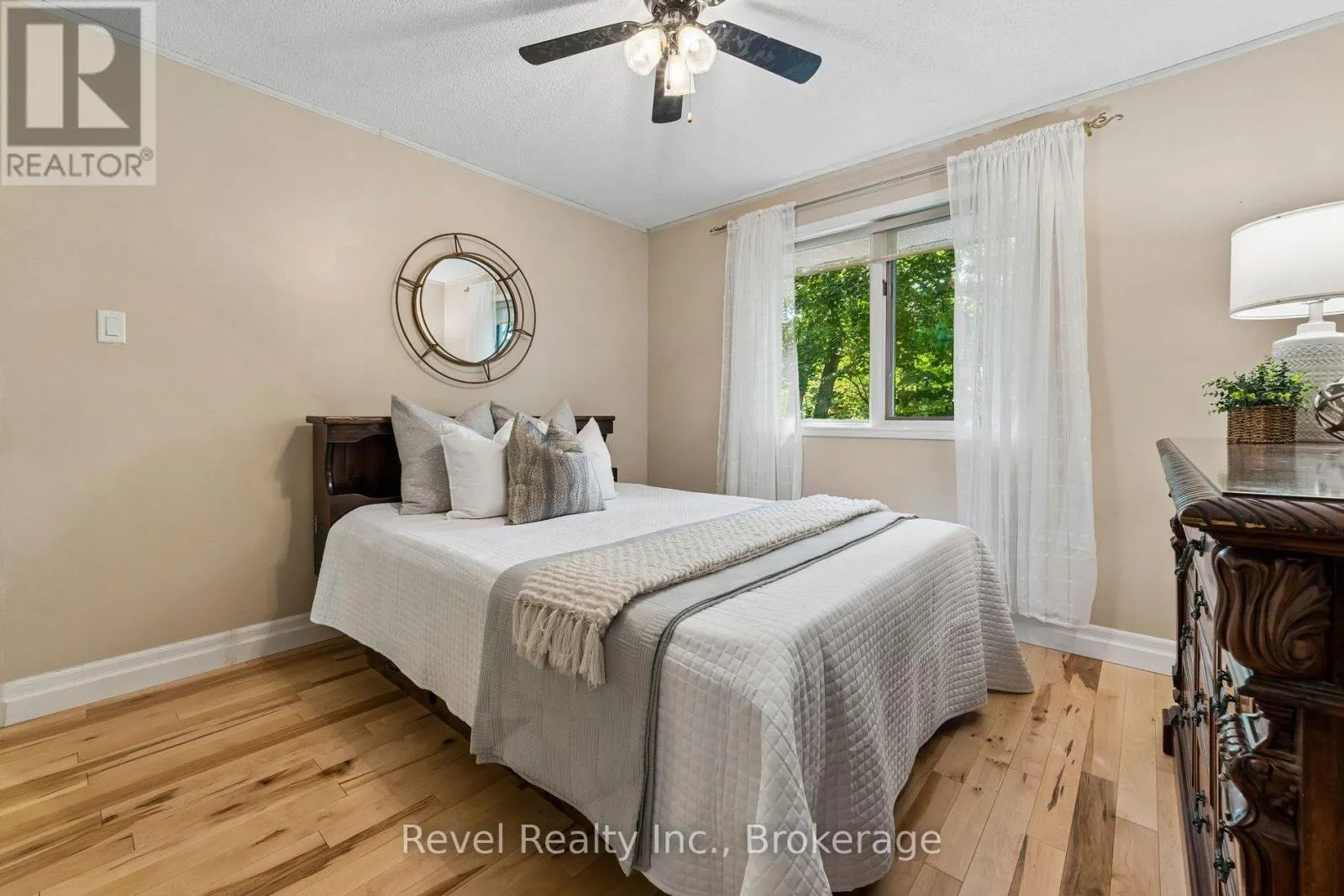 18 BESSIE AVENUE S