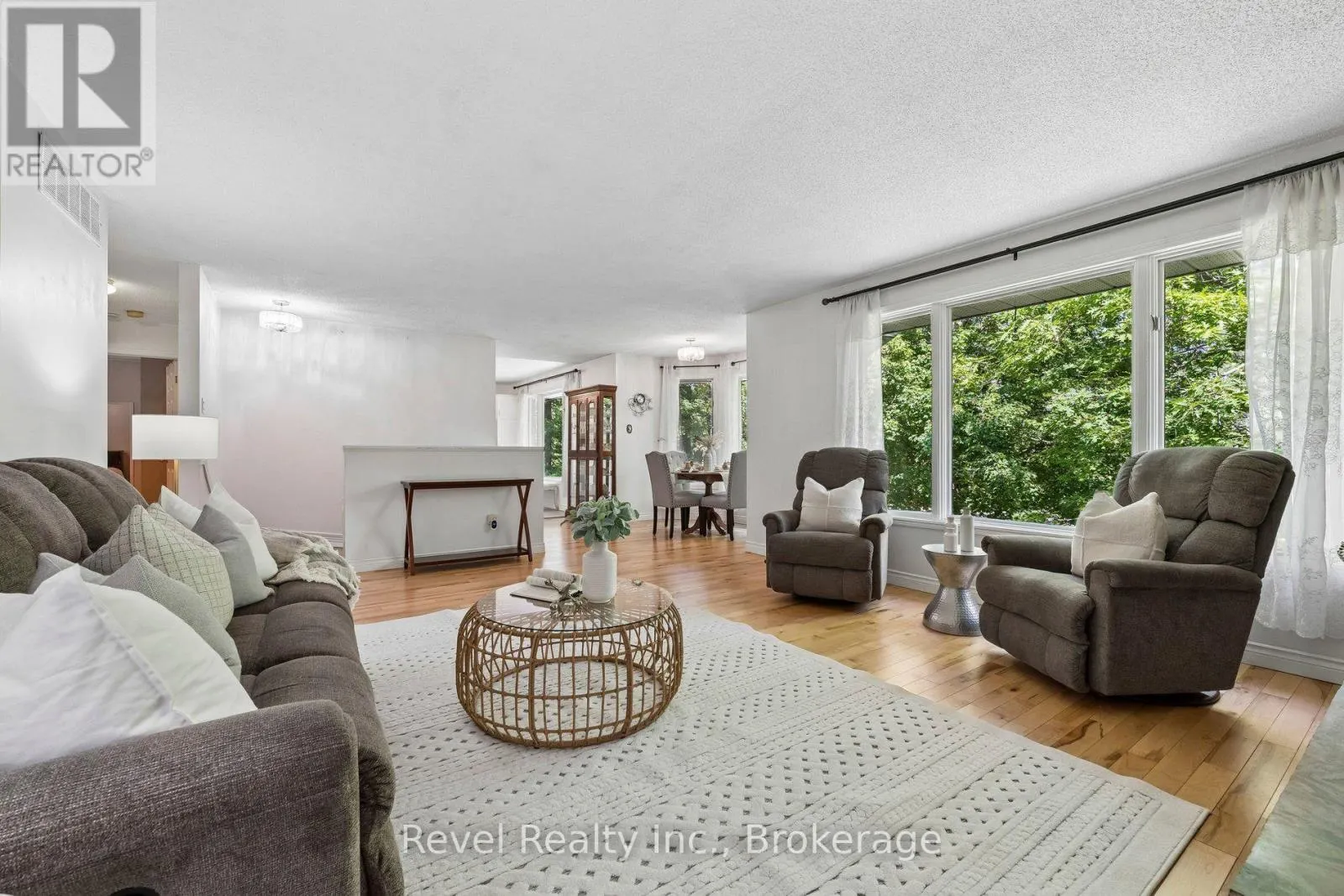 18 BESSIE AVENUE S