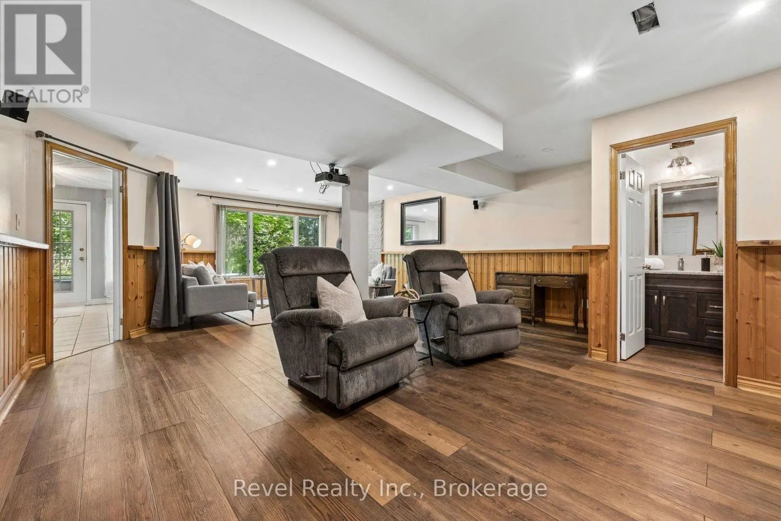 18 BESSIE AVENUE S