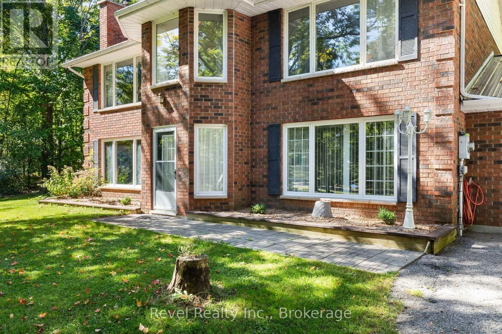 18 BESSIE AVENUE S