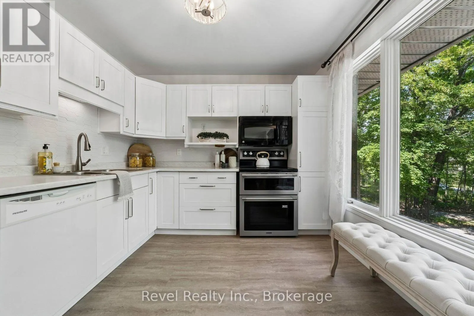 18 BESSIE AVENUE S