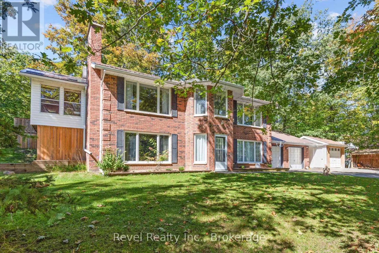 18 BESSIE AVENUE S