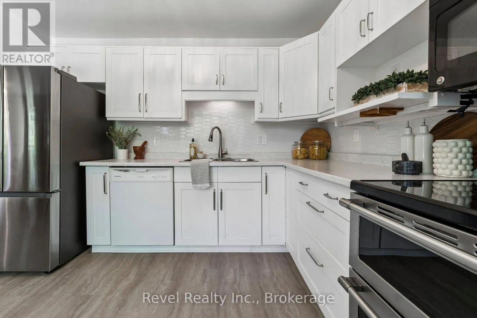 18 BESSIE AVENUE S