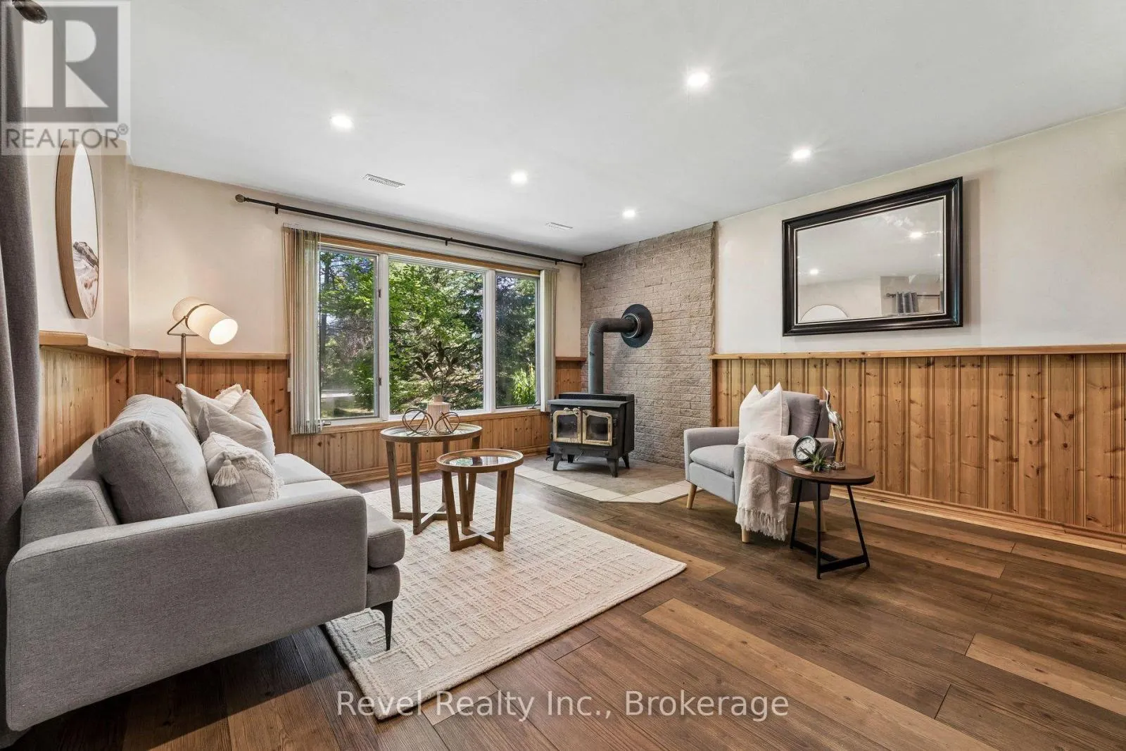 18 BESSIE AVENUE S