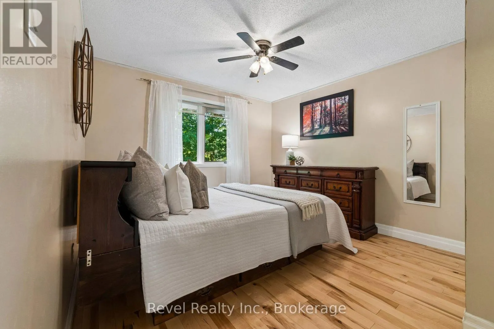 18 BESSIE AVENUE S