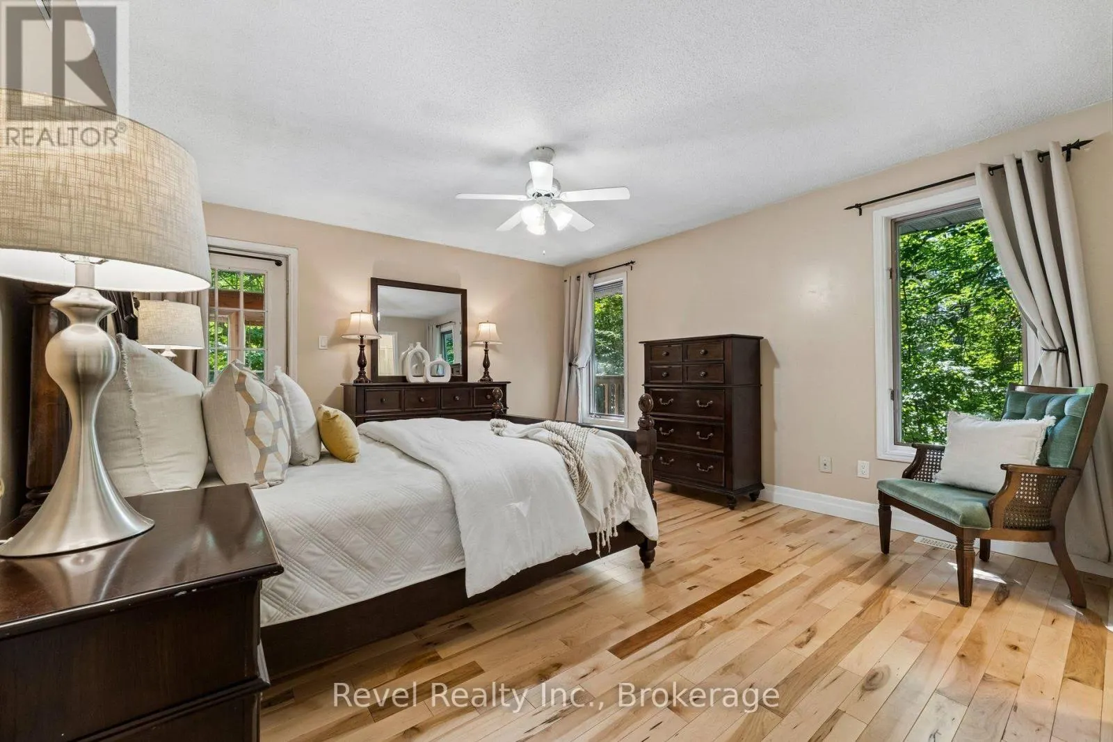 18 BESSIE AVENUE S