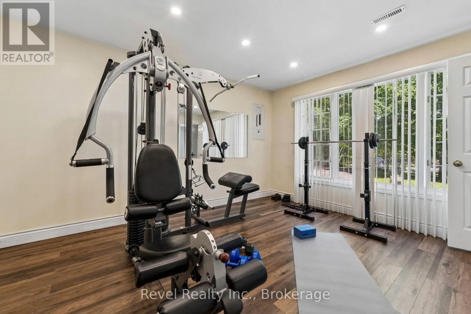 18 BESSIE AVENUE S