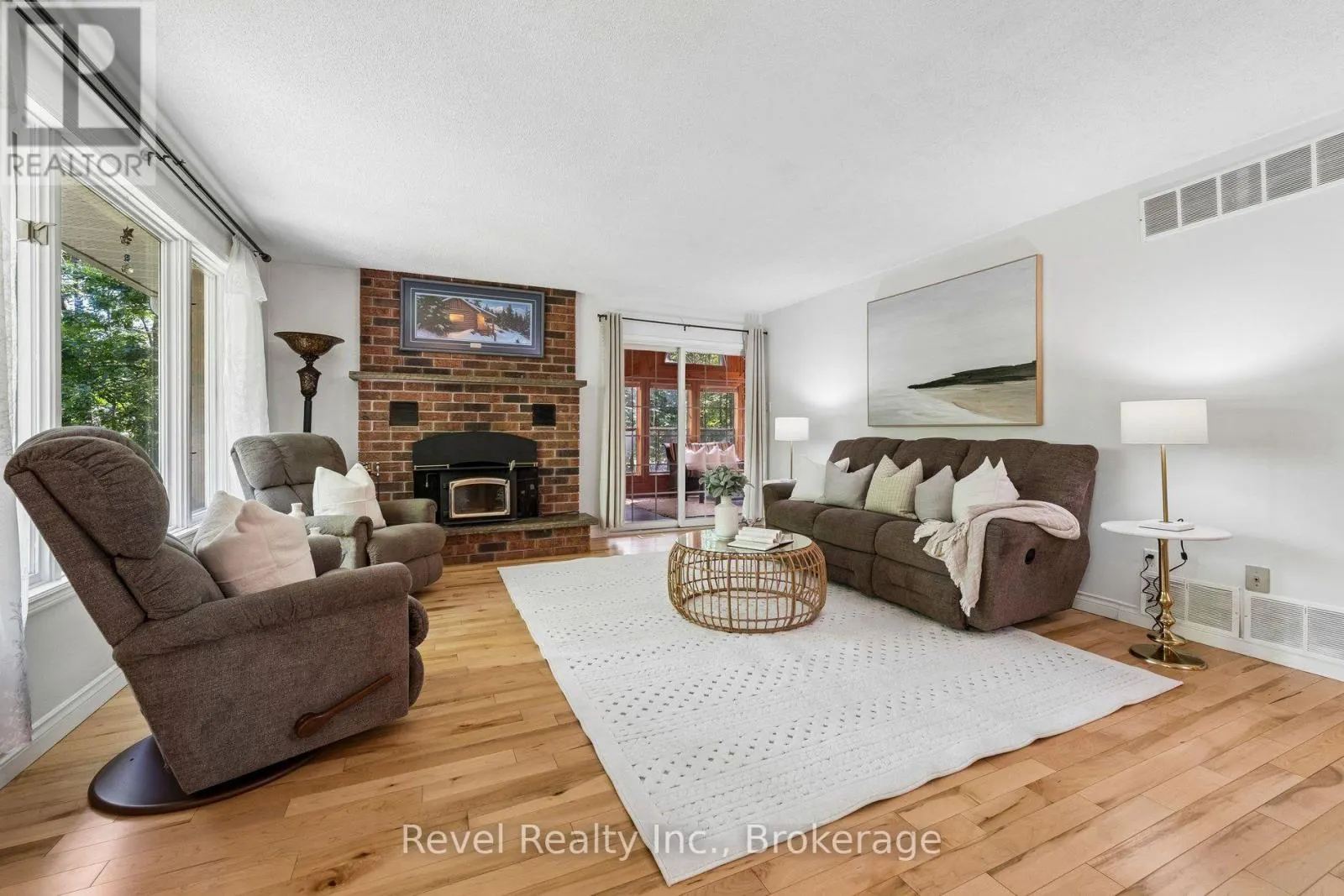 18 BESSIE AVENUE S