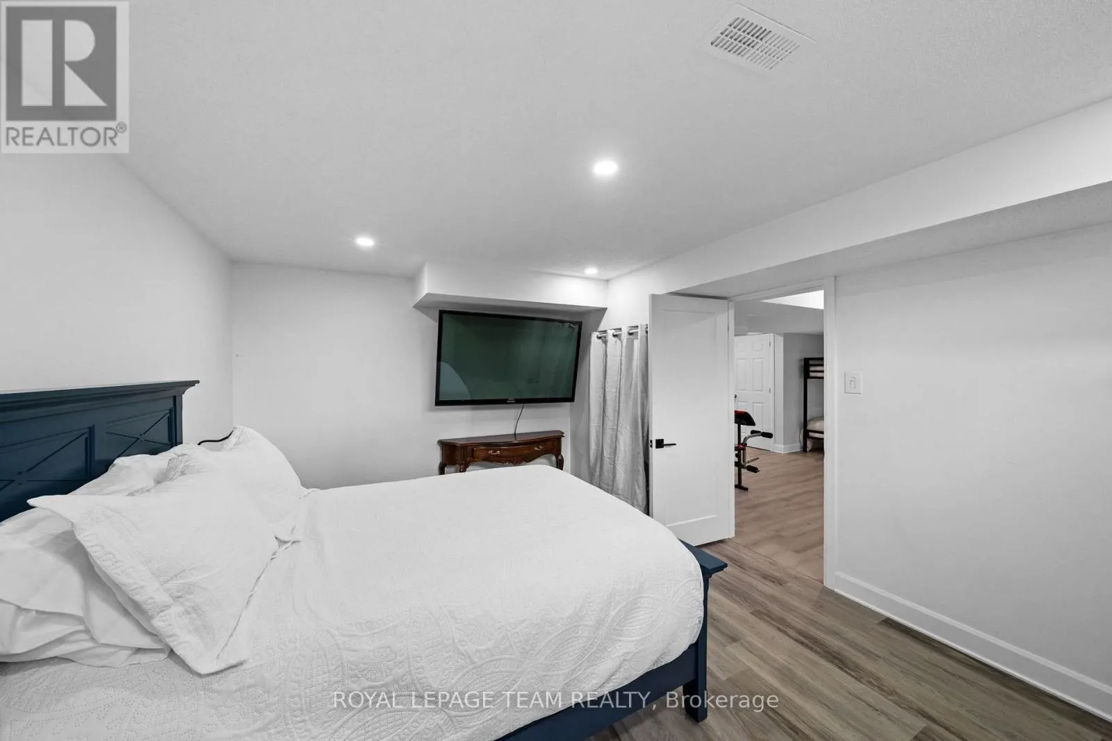 6936 MARY ANNE DRIVE