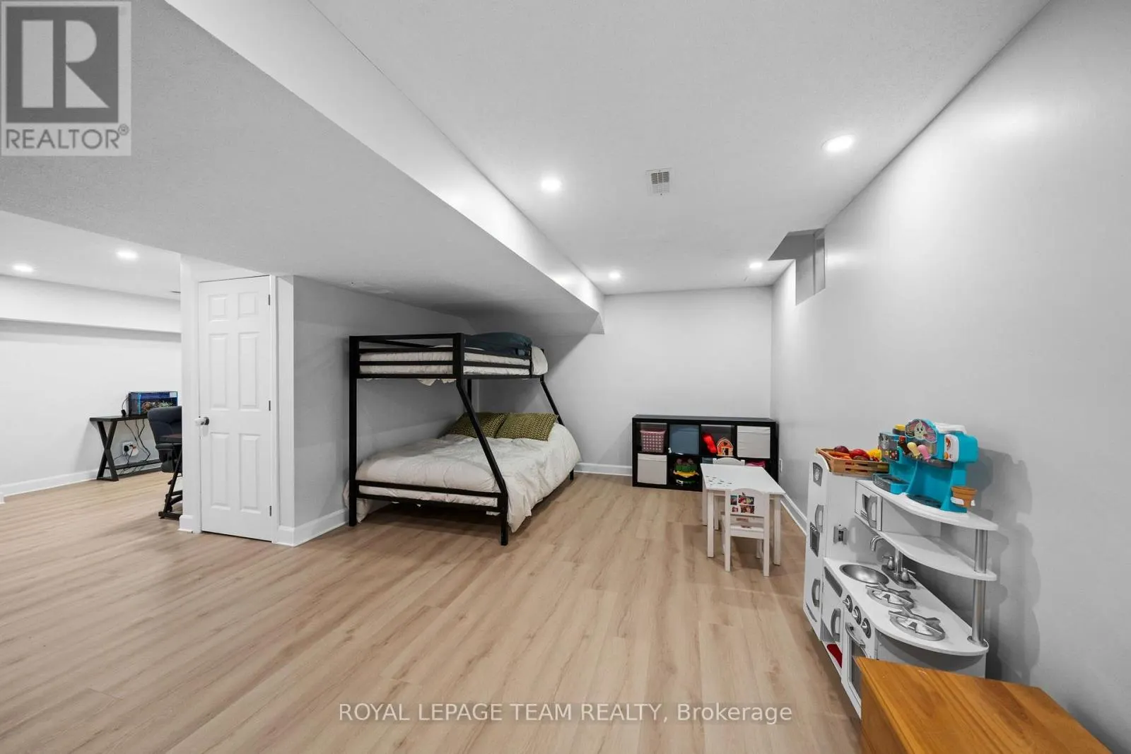 6936 MARY ANNE DRIVE