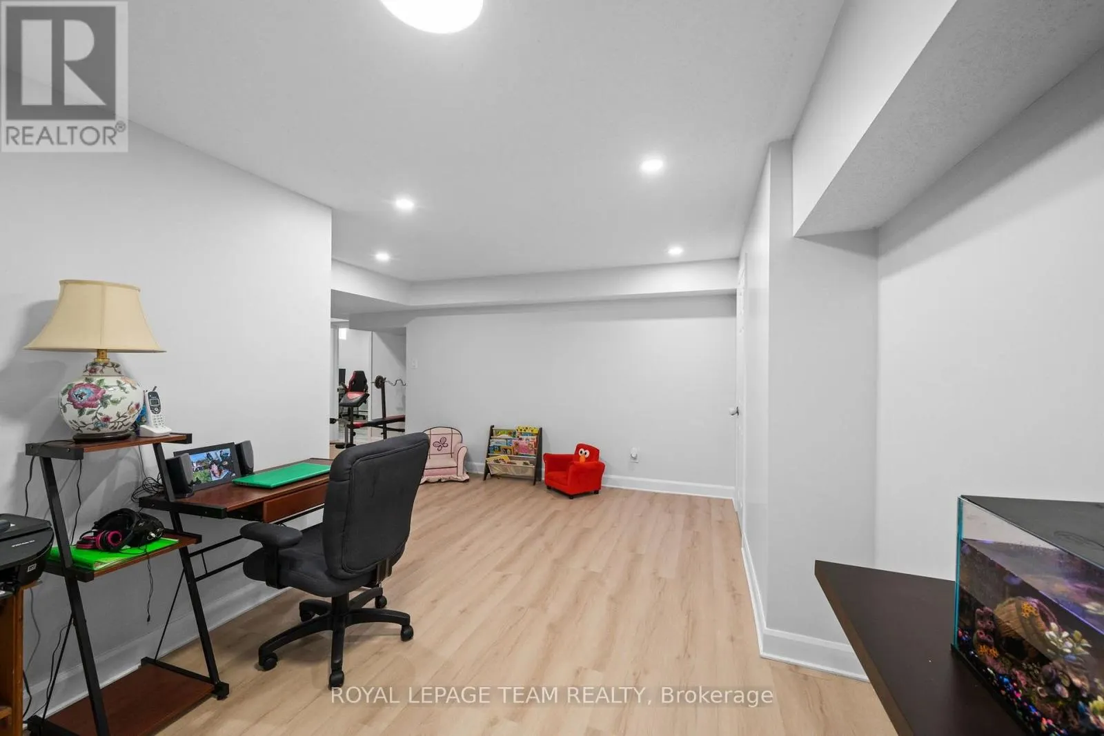 6936 MARY ANNE DRIVE