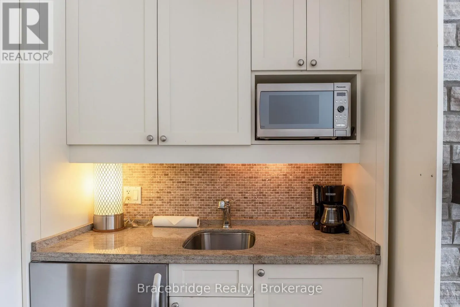 L209-C1 - 1869 MUSKOKA RD 118 HIGHWAY W #L209-C1