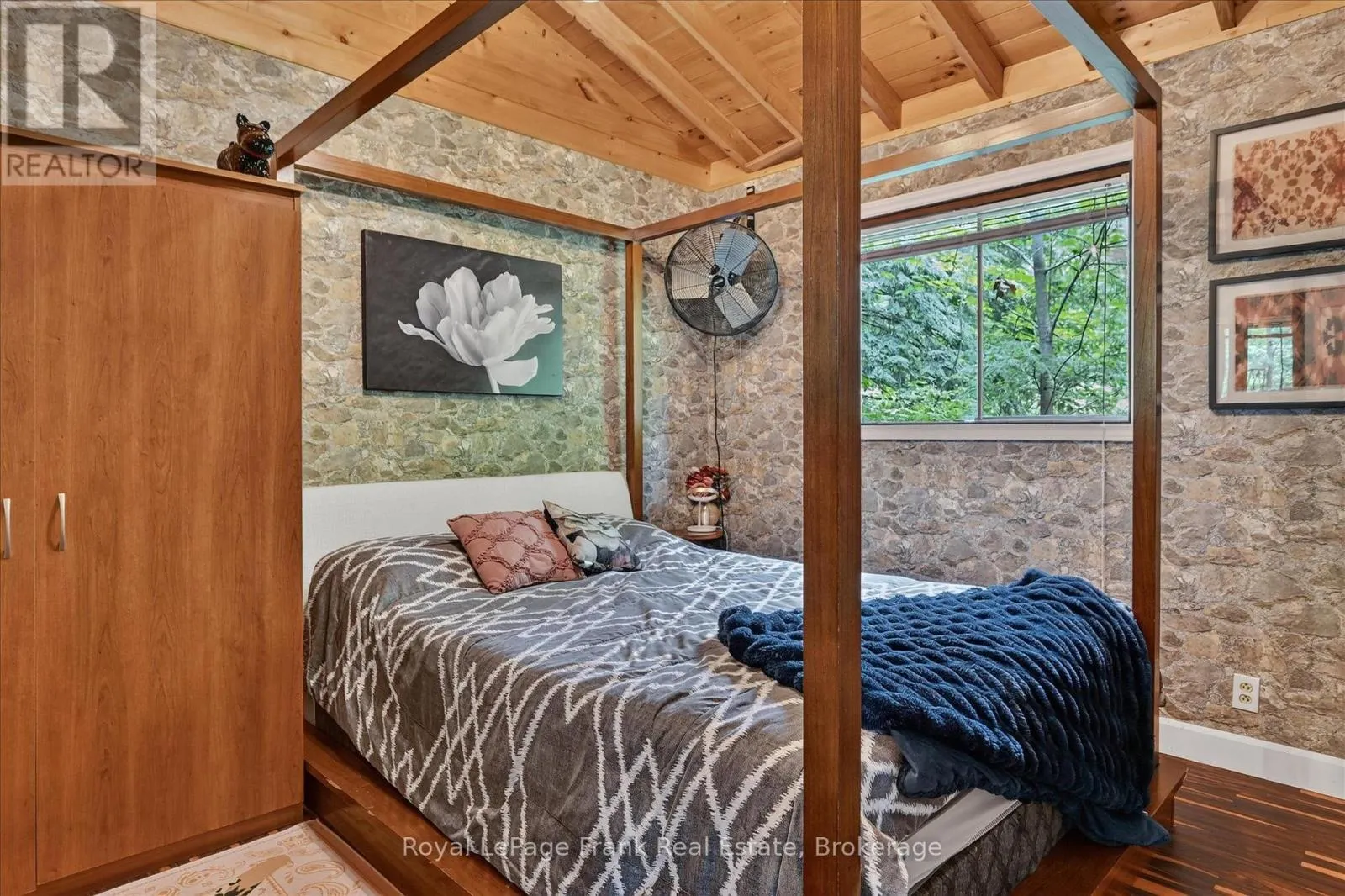 442 ISLAND 7 STONEY LAKE