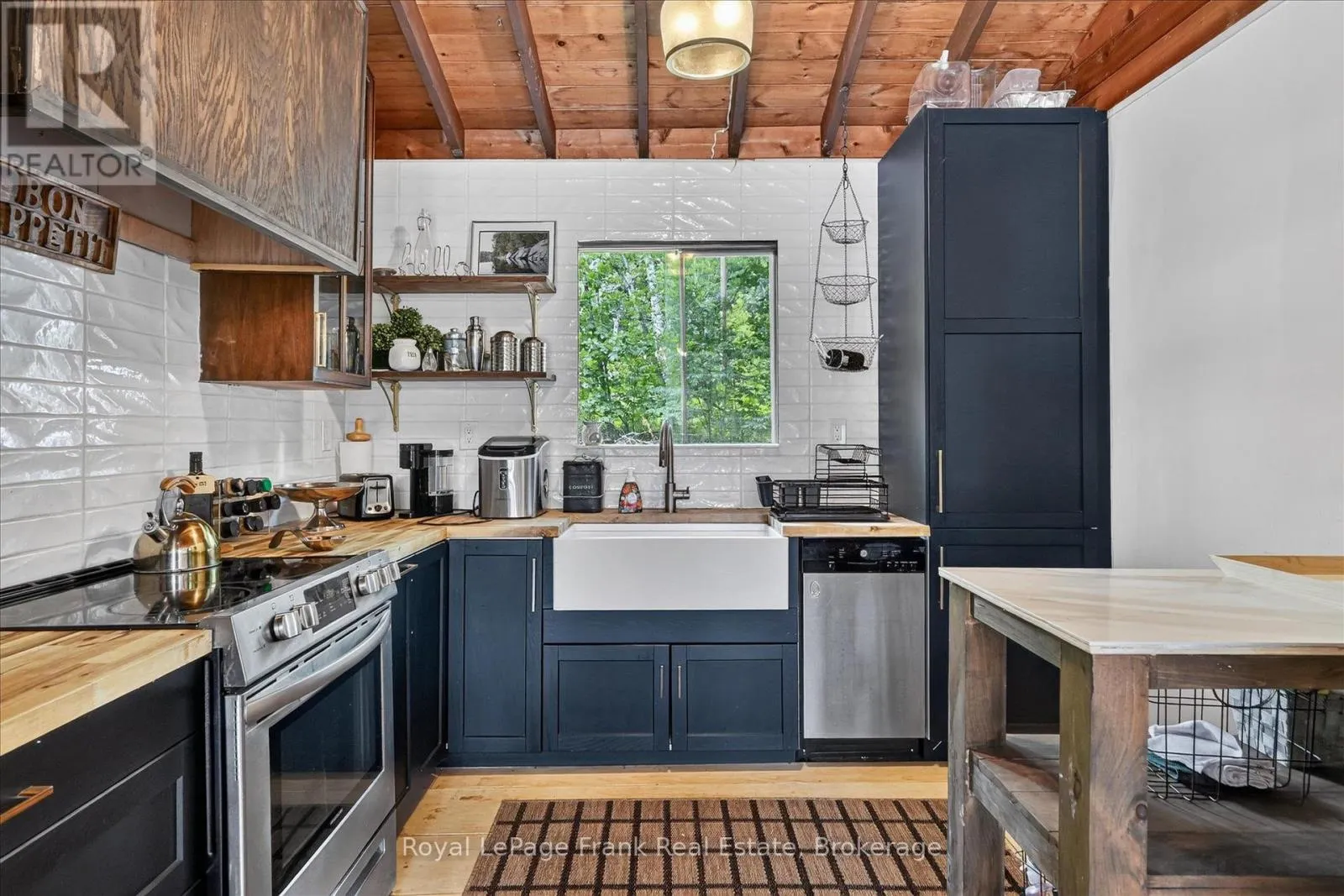 442 ISLAND 7 STONEY LAKE