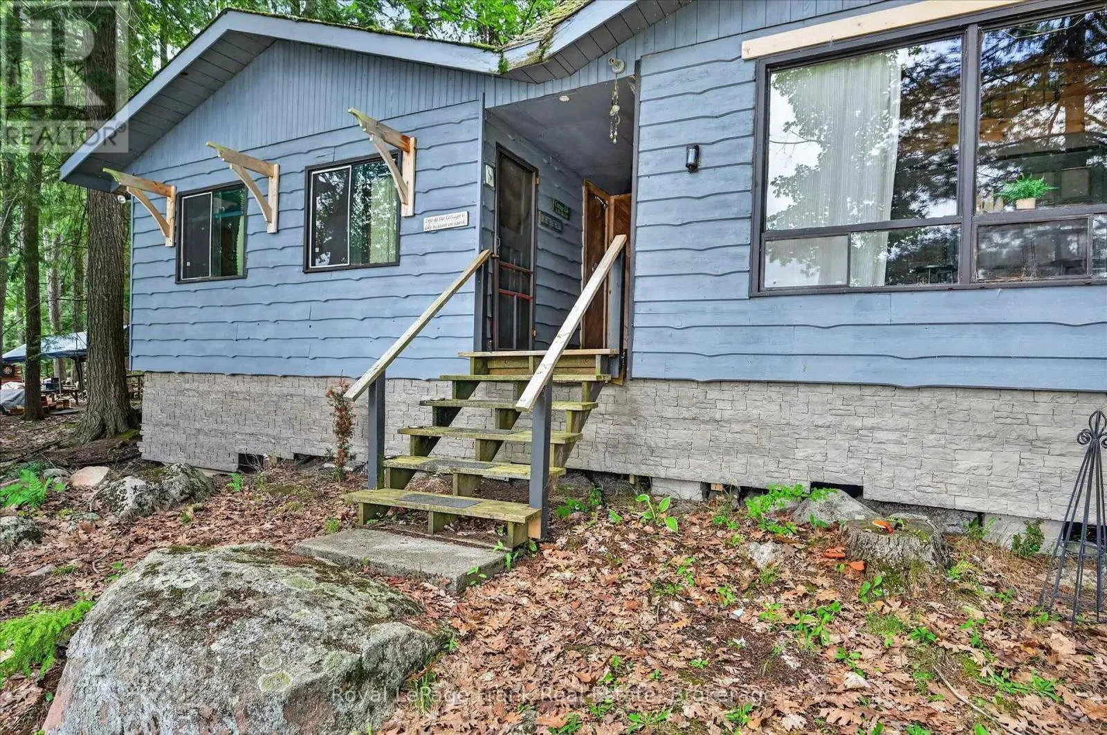 442 ISLAND 7 STONEY LAKE