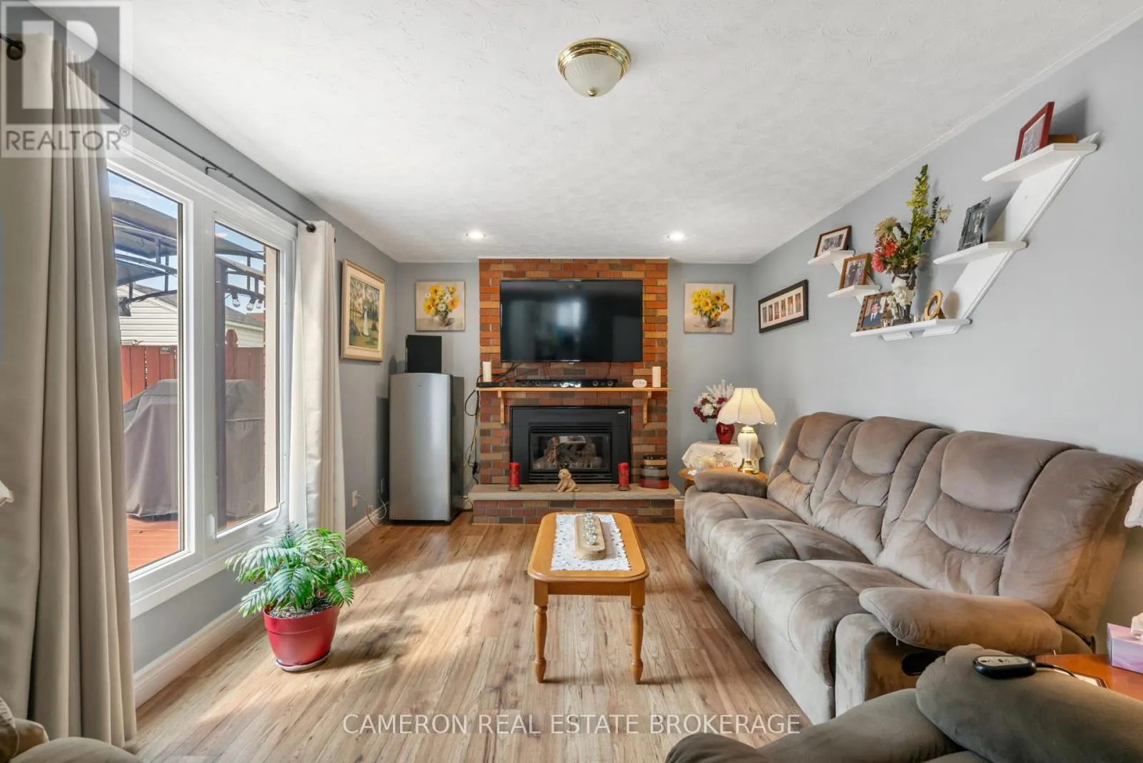 1495 SECOND STREET E