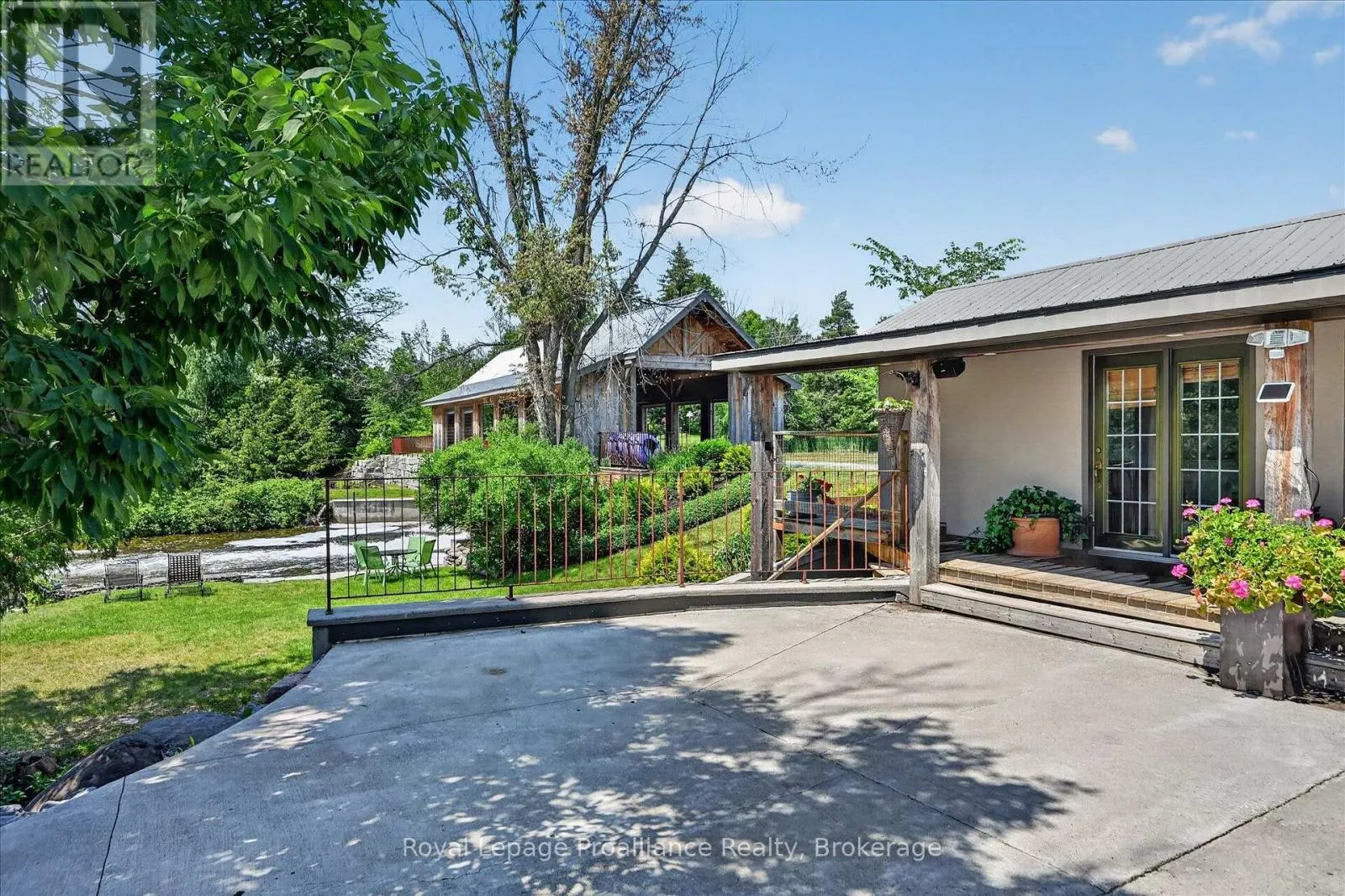 551 & 565 COONEY ISLAND ROAD