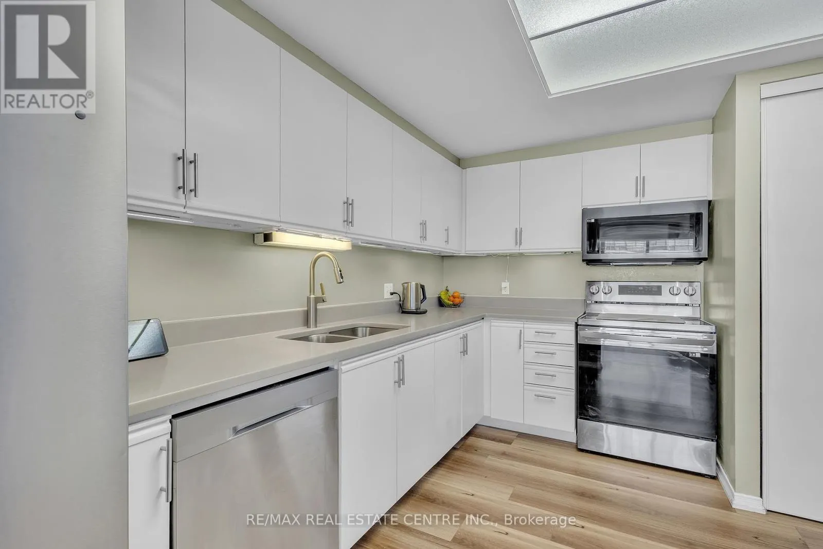202 - 105 BAGOT STREET