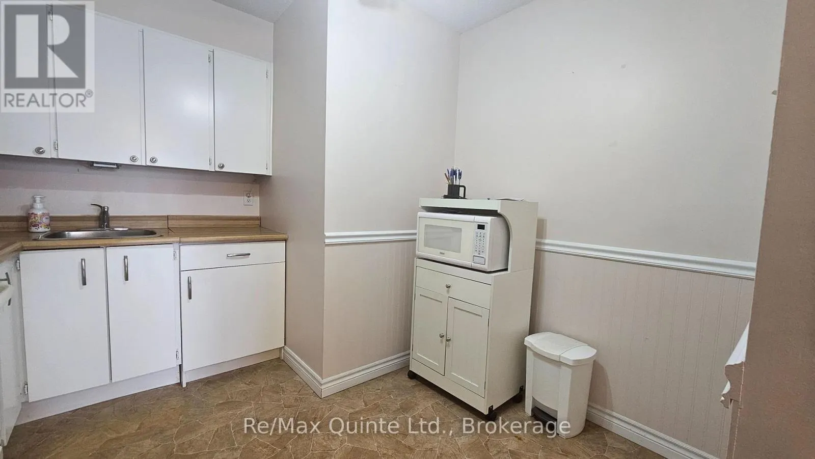 404 - 610 WILLIAM STREET S #404