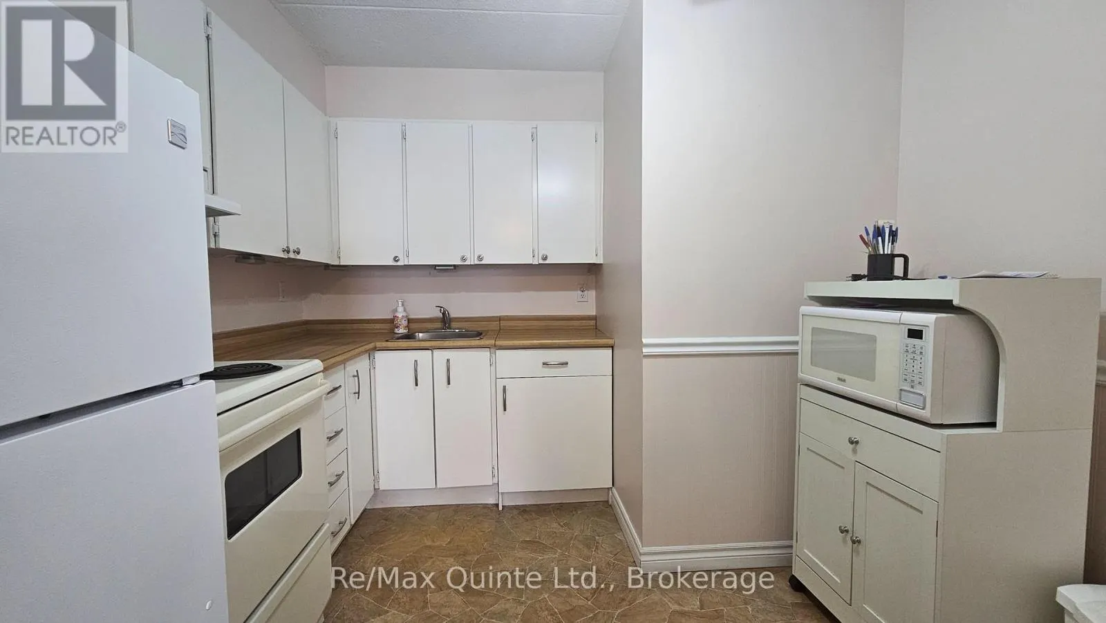 404 - 610 WILLIAM STREET S #404