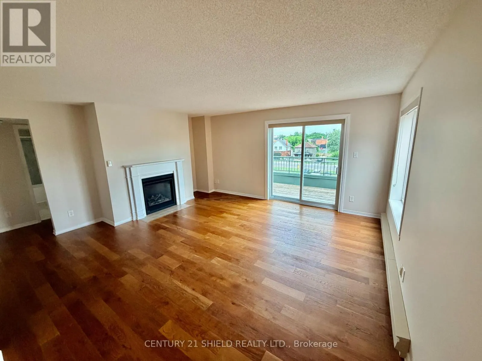 404 - 121 WATER STREET W