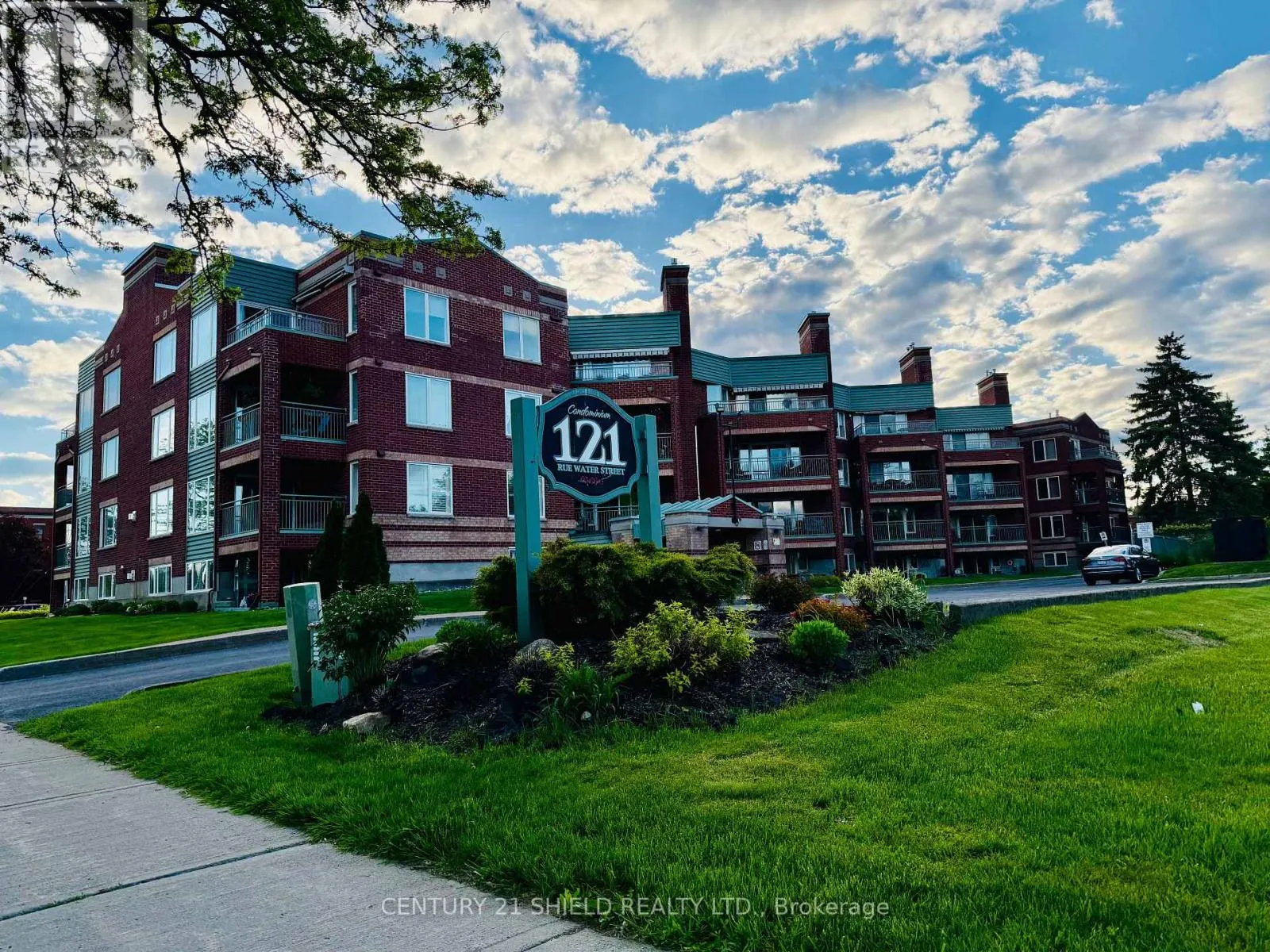 404 - 121 WATER STREET W