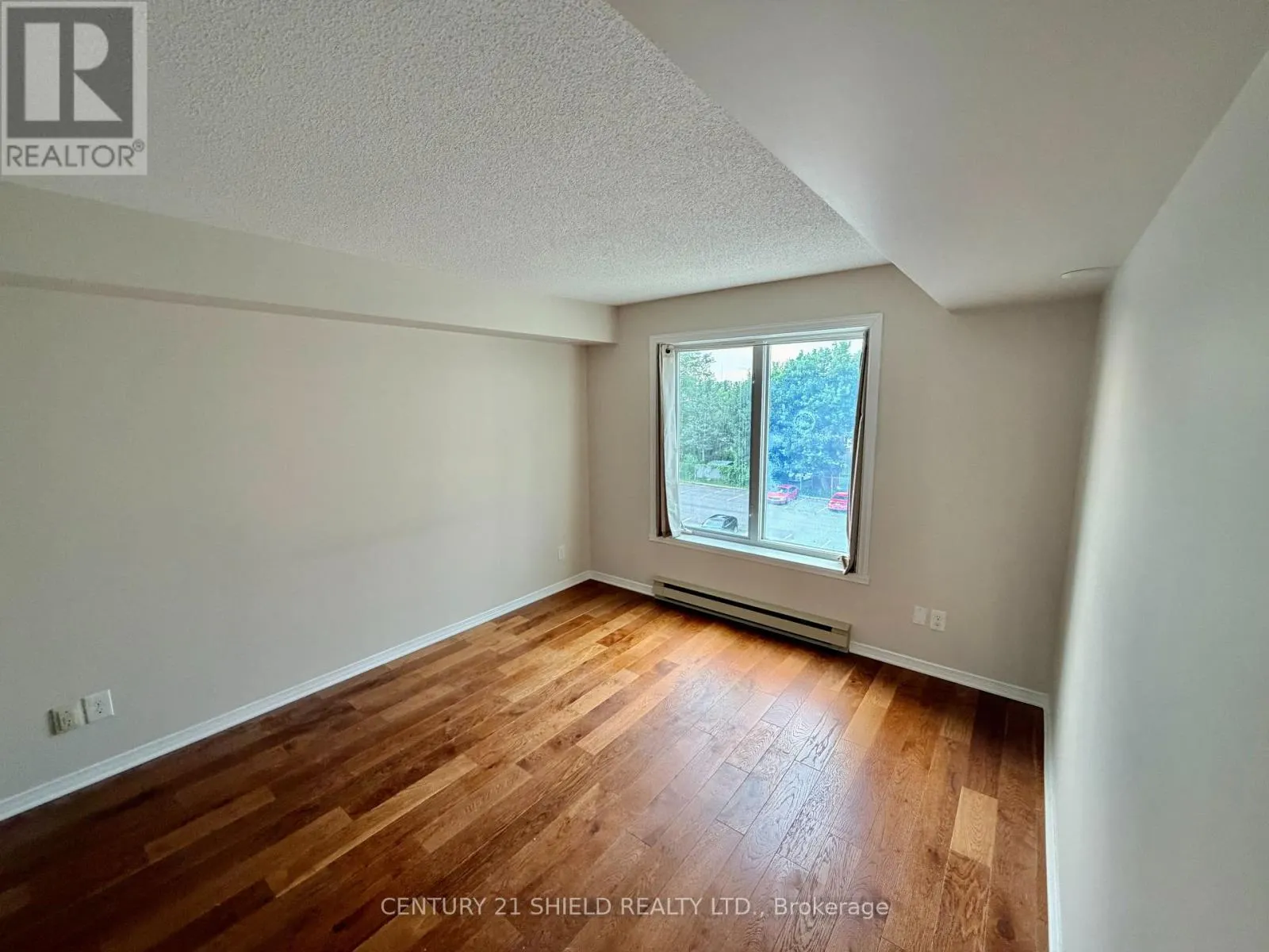 404 - 121 WATER STREET W