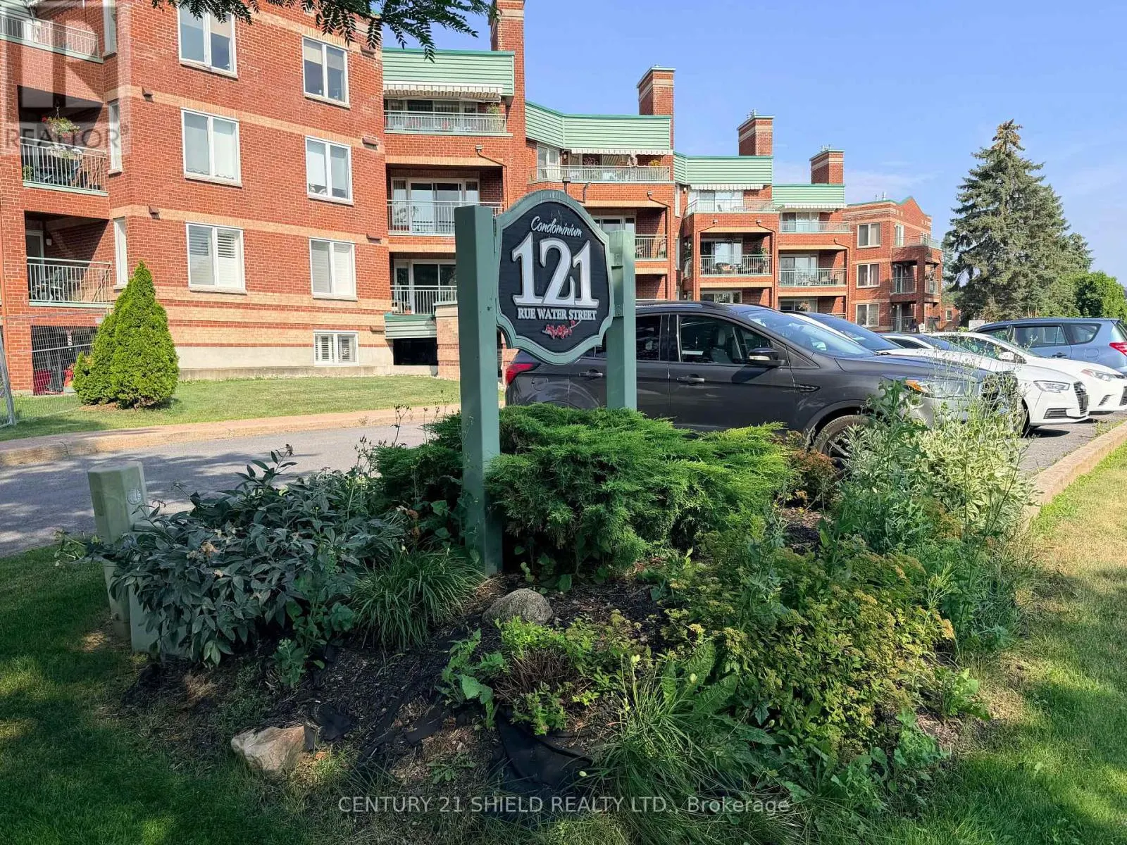 404 - 121 WATER STREET W