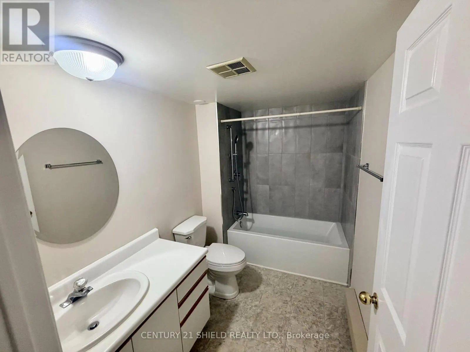 404 - 121 WATER STREET W