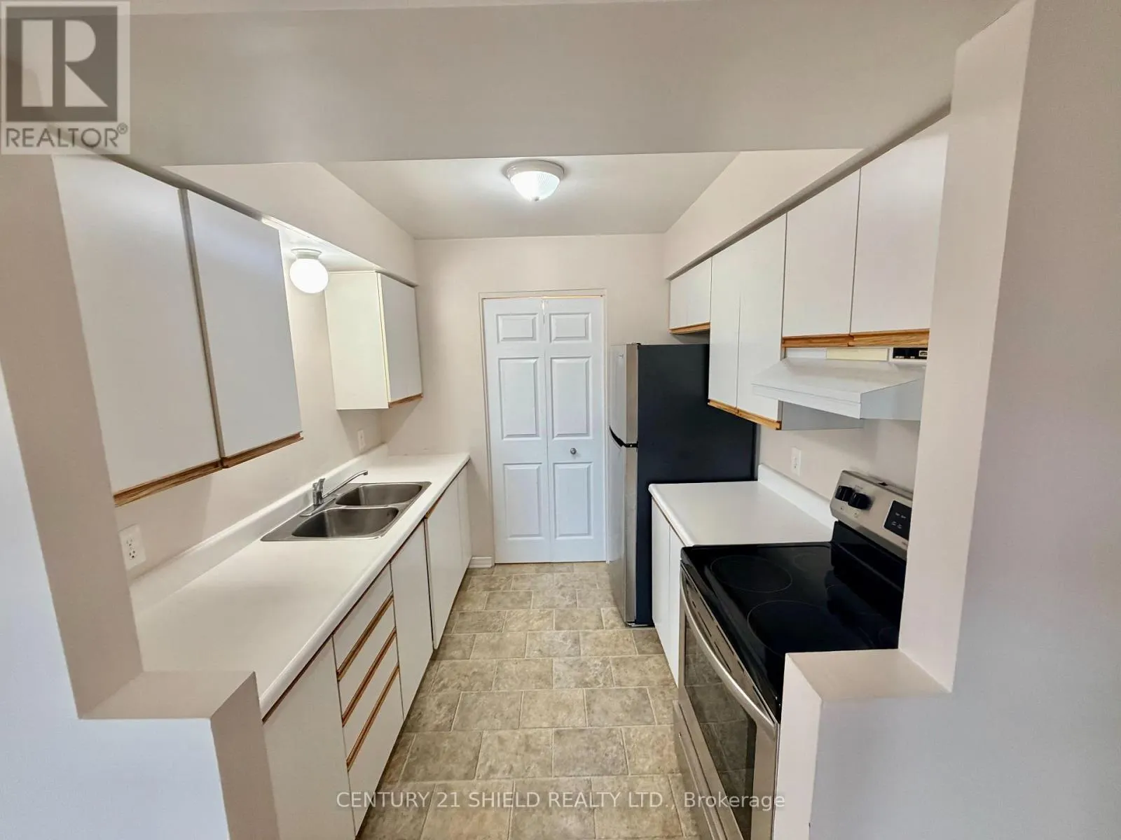 404 - 121 WATER STREET W