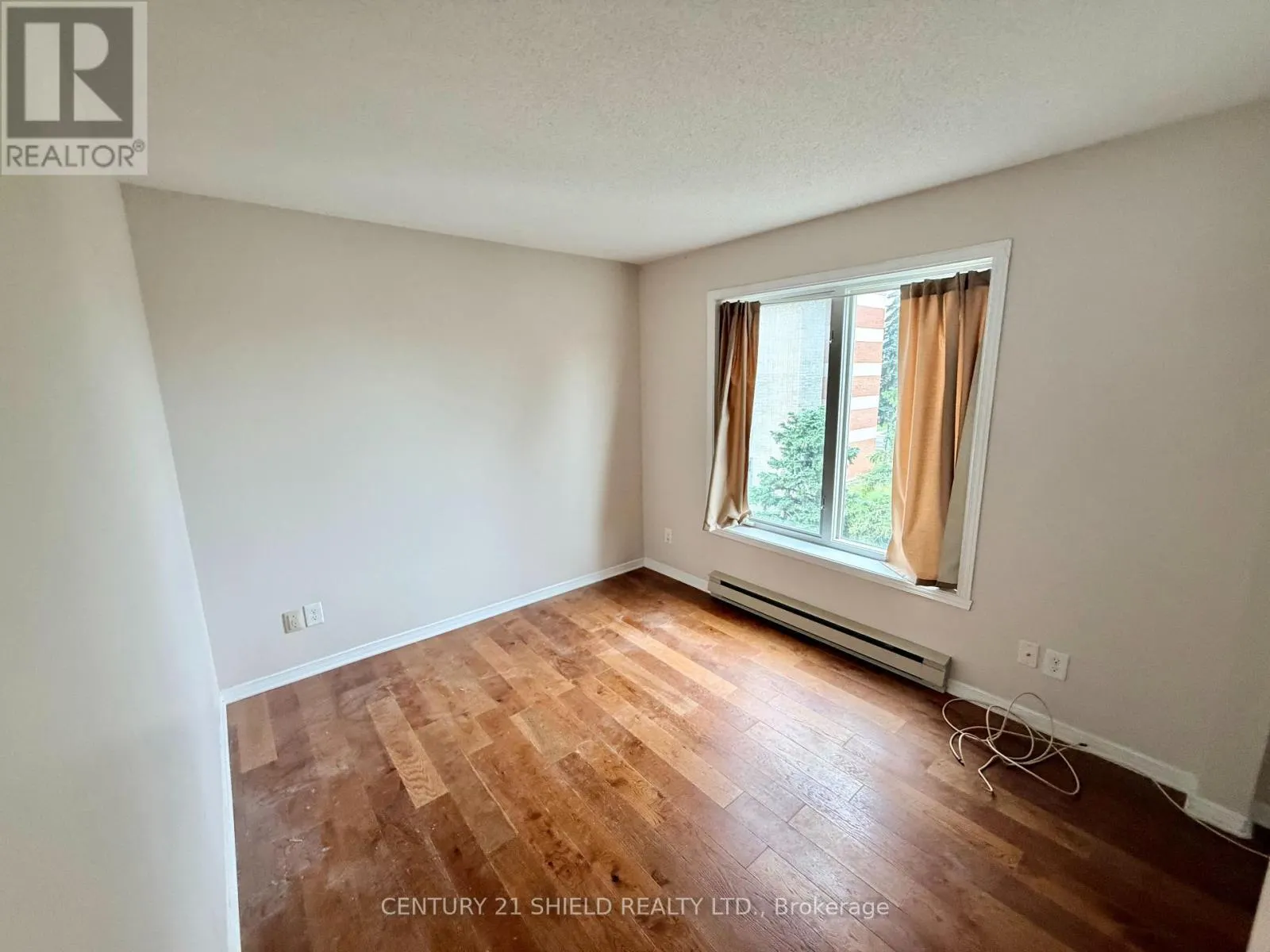 404 - 121 WATER STREET W