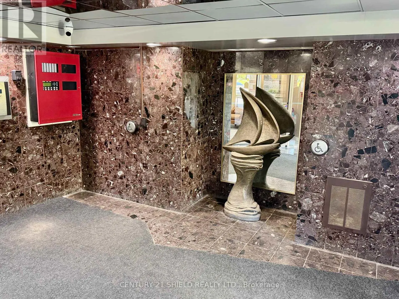 404 - 121 WATER STREET W