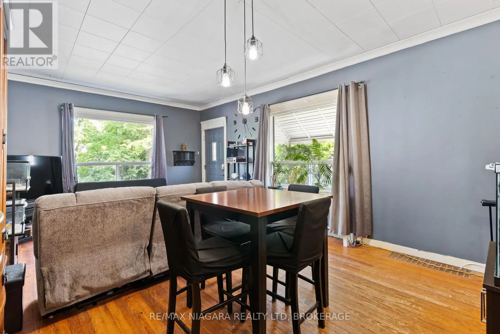 63 HODGKINS AVENUE