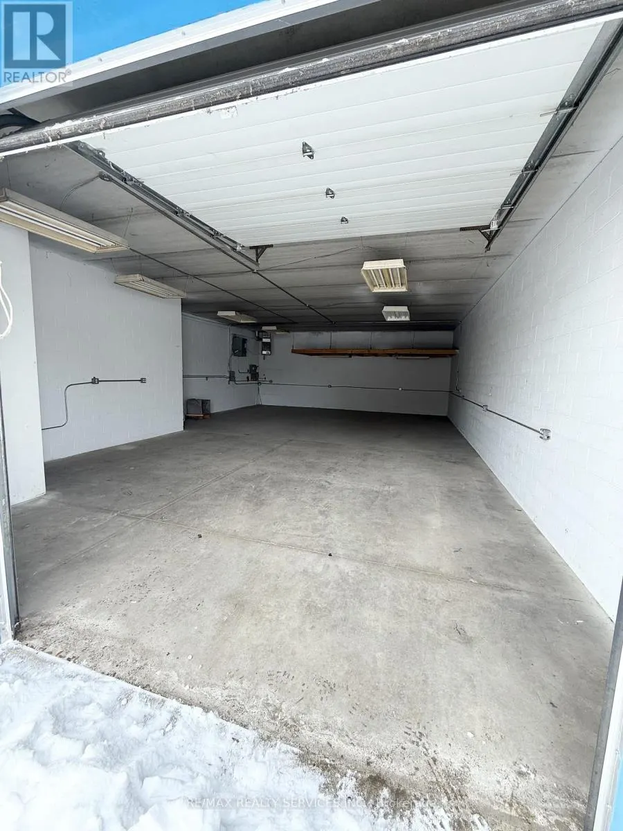 3 (MAIN FLOOR) - 1033 PATTULLO AVENUE