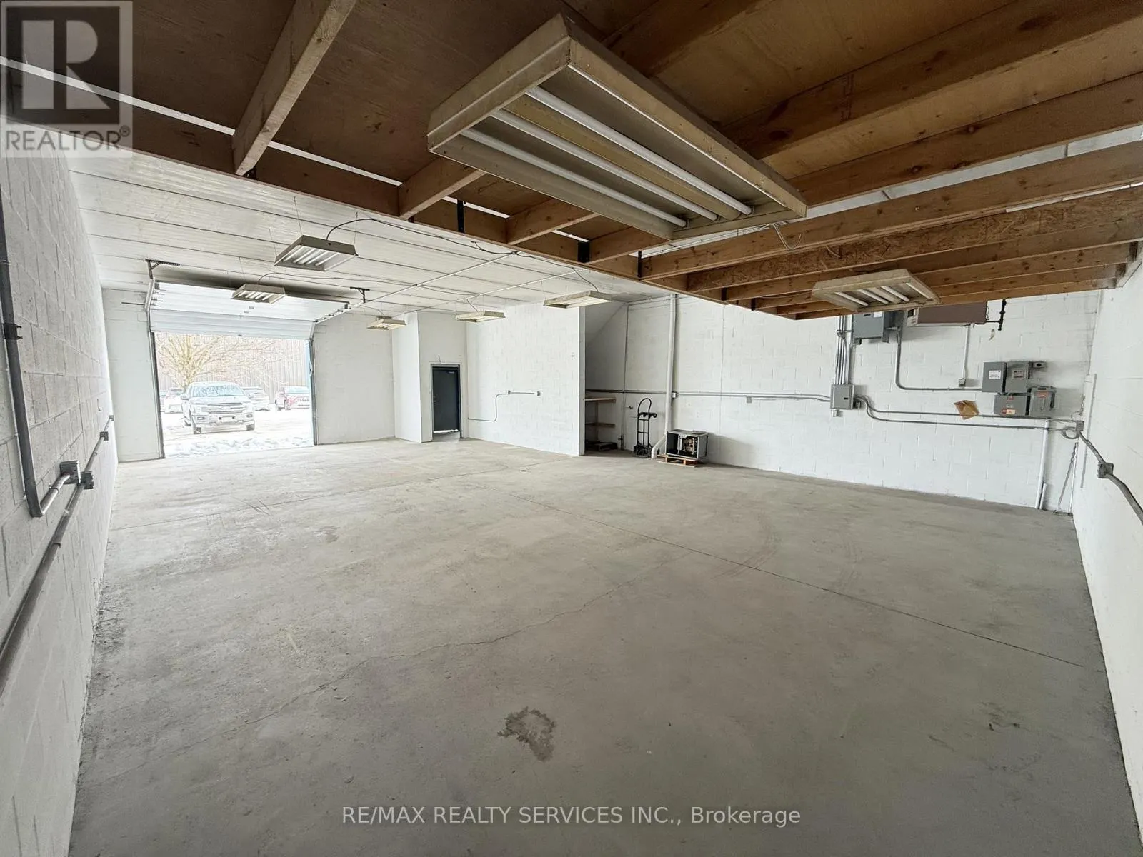 3 (MAIN FLOOR) - 1033 PATTULLO AVENUE