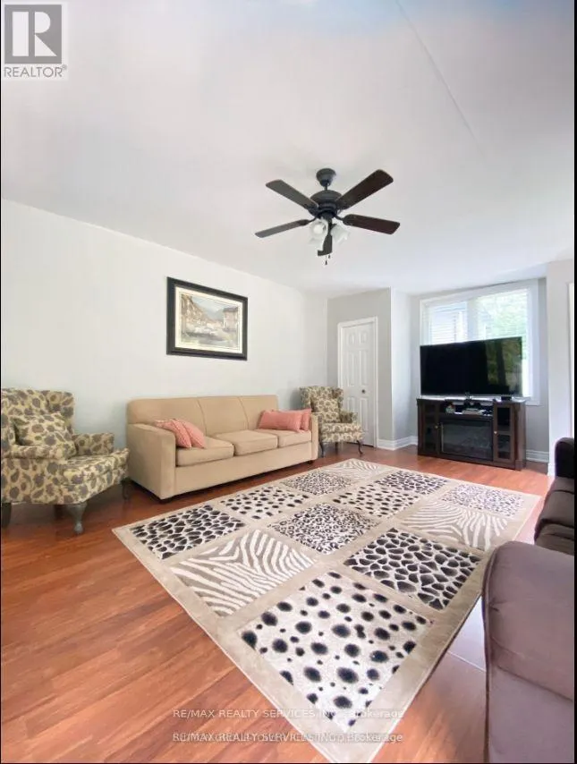 4870 MAPLEVIEW CRESCENT