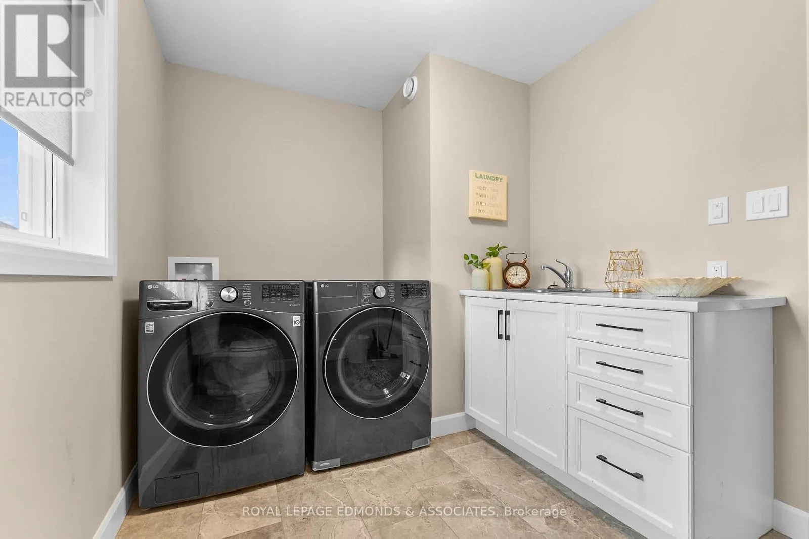 1313 BLAKELY CRESCENT