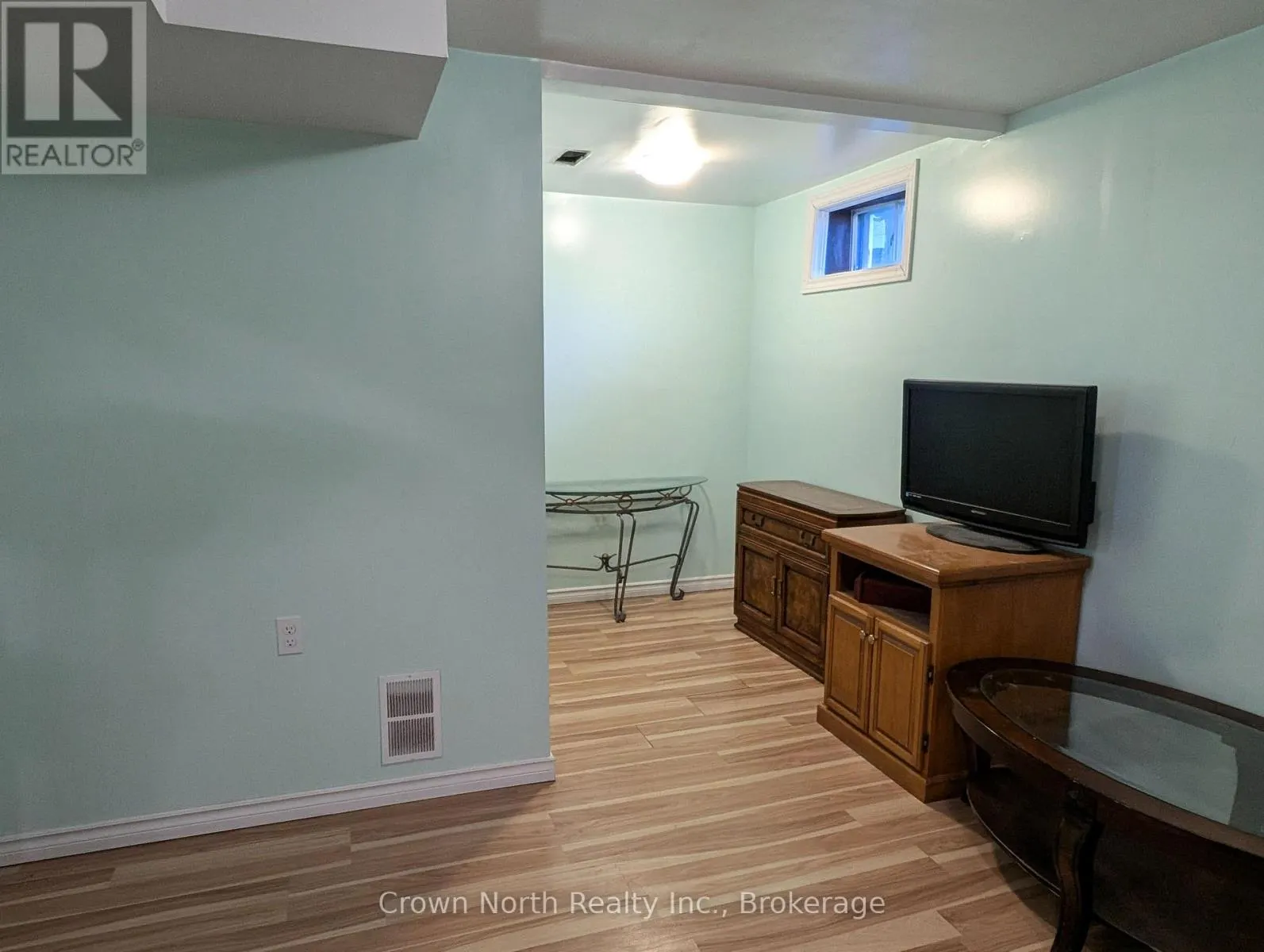 60 POCHON AVENUE
